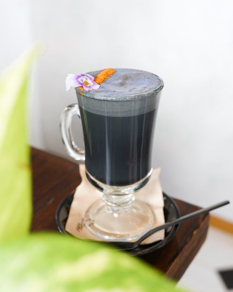 ACTIVATED CHARCOAL LATTE <span class=”dietary”></span><span class=”allergens”></span>